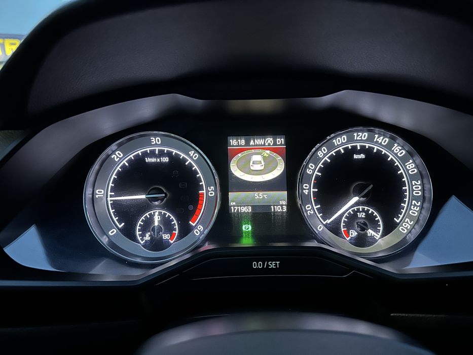 Приборная панель Шкода Супер б третий 2018 год