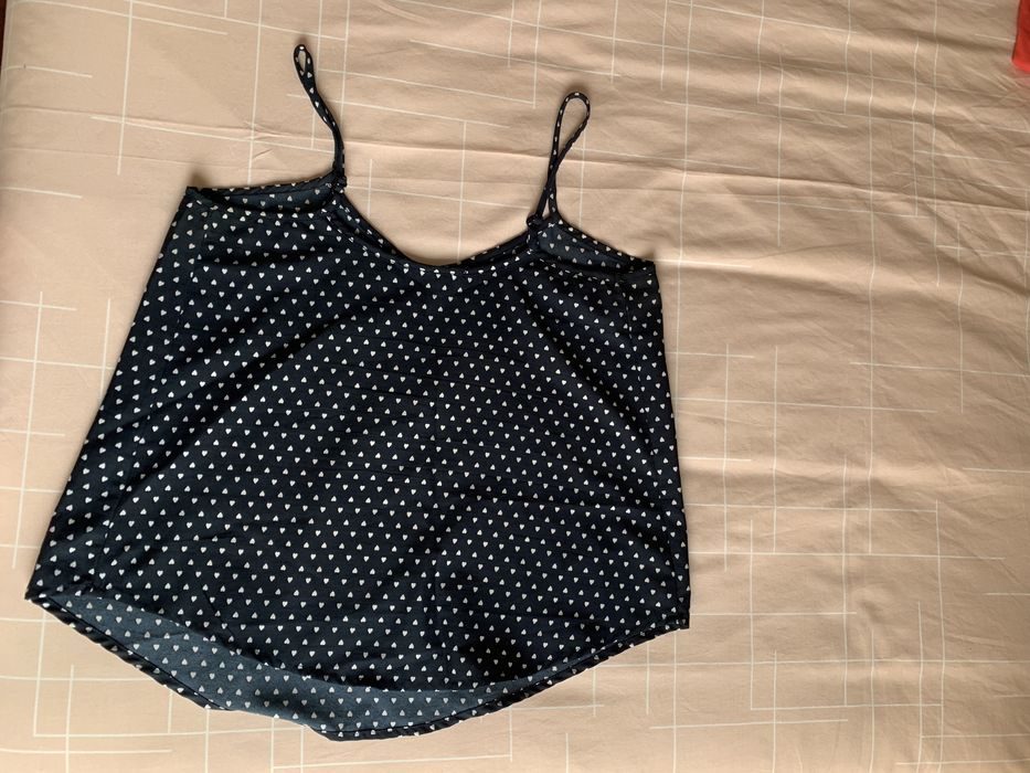 Top azul marinho, estampado corações, tam 38