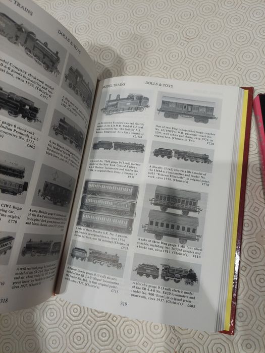 Extraordinário livro brinquedos lyle price guide