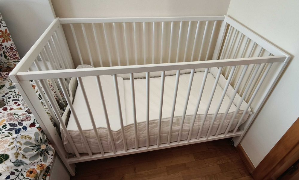 Berço bebé IKEA Gulliver com rodizios e posição intermédia
