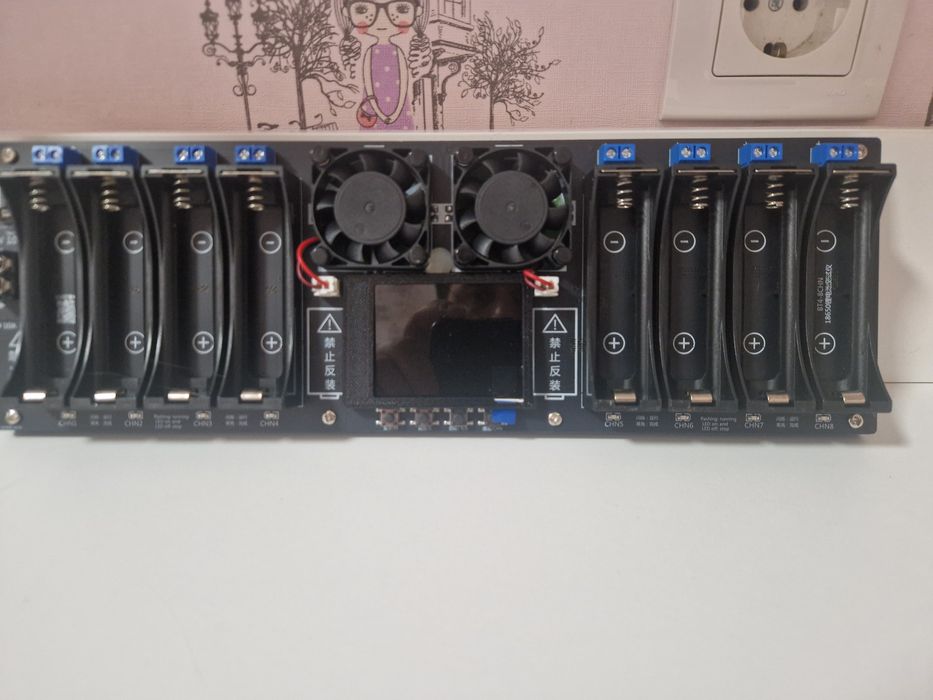 8 канальний тестер ємності акумуляторів,  зарядне для Літійіонних