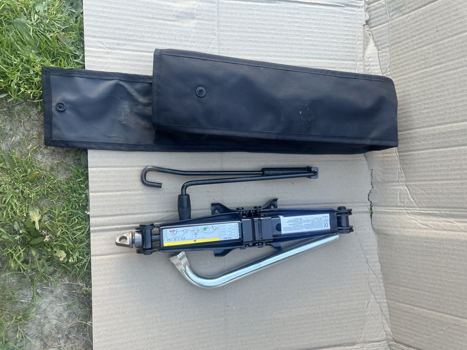 Домкрат vw golf 8,skoda octavia a8