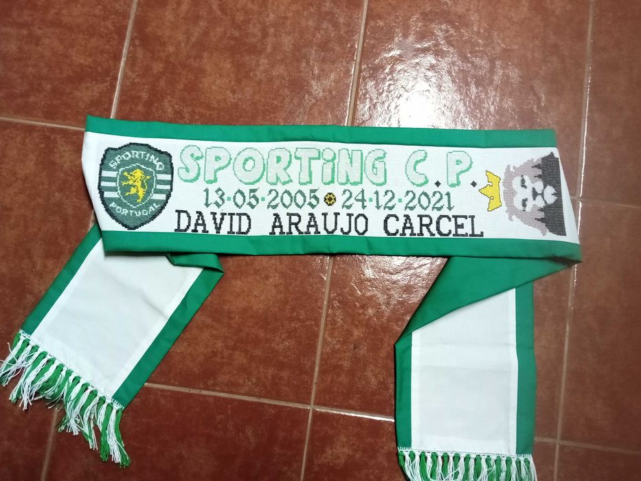 Cachecóis desportivos ou fitas de pendurar