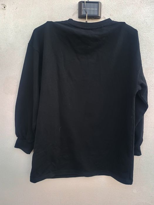 Dłuższa.   bluza