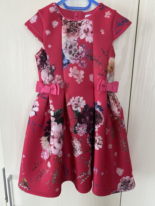 Праздничное  плятье для девочки 5-6 лет