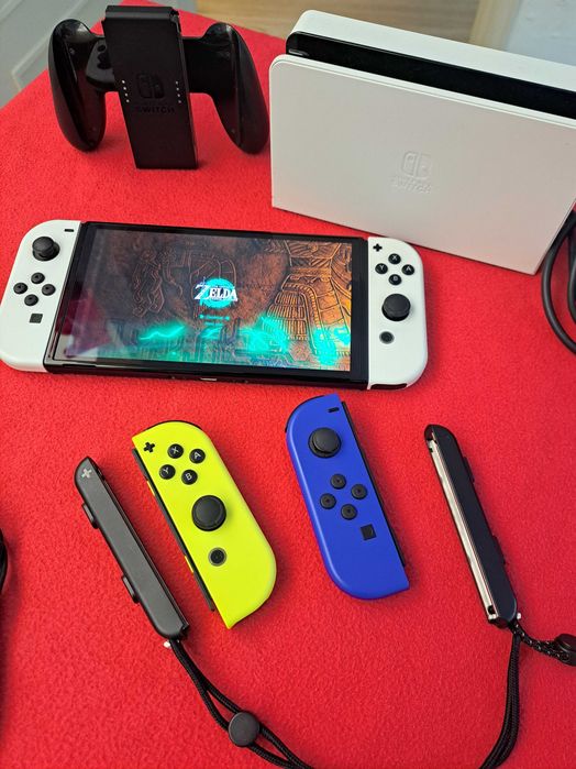 Nintendo Switch OLED (Como Nova) + Zelda Tears of the Kingdom + 4 Comandos