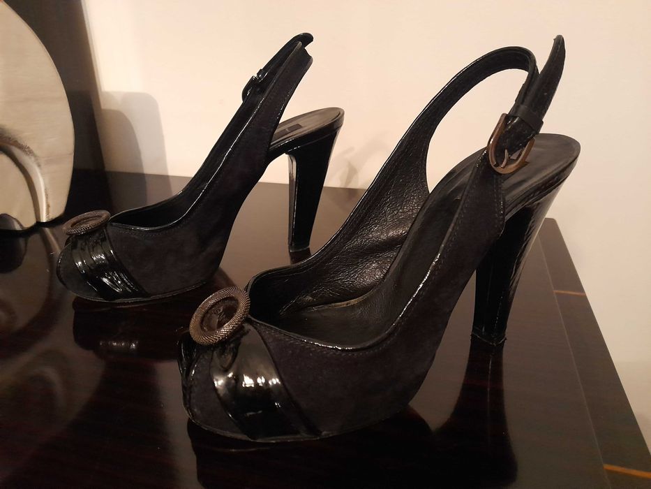 Sapatos abertos, 37