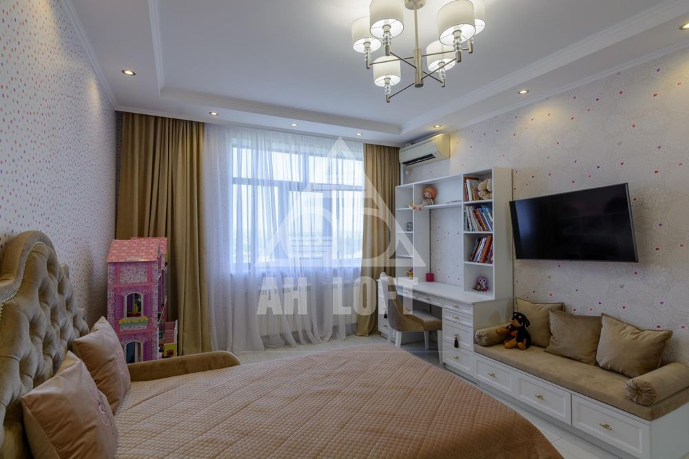 Будинок для великої родини, з басейном