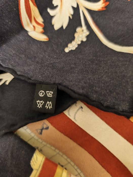 Жіноча шовкова хустина бренду Hermes