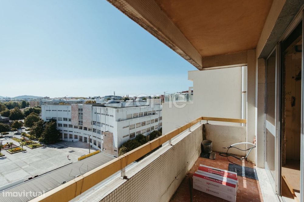 Apartamento T0 Novo c/ Varanda e Arrecadação na Rua Machado Vilela