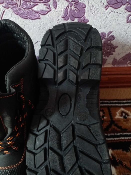 Продам робочі туфлі 44 розміру
