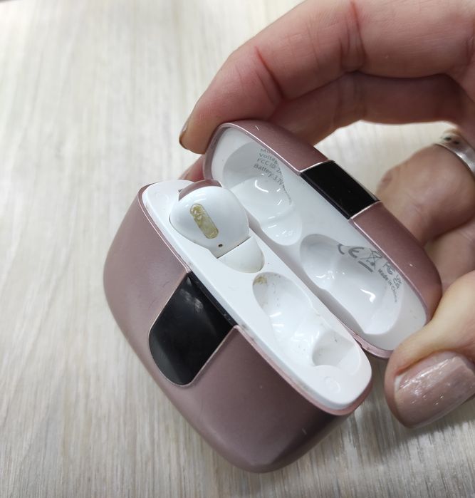 Беспроводные наушники TAGRY X08 True Wireless Earbuds в зарядном кейсе