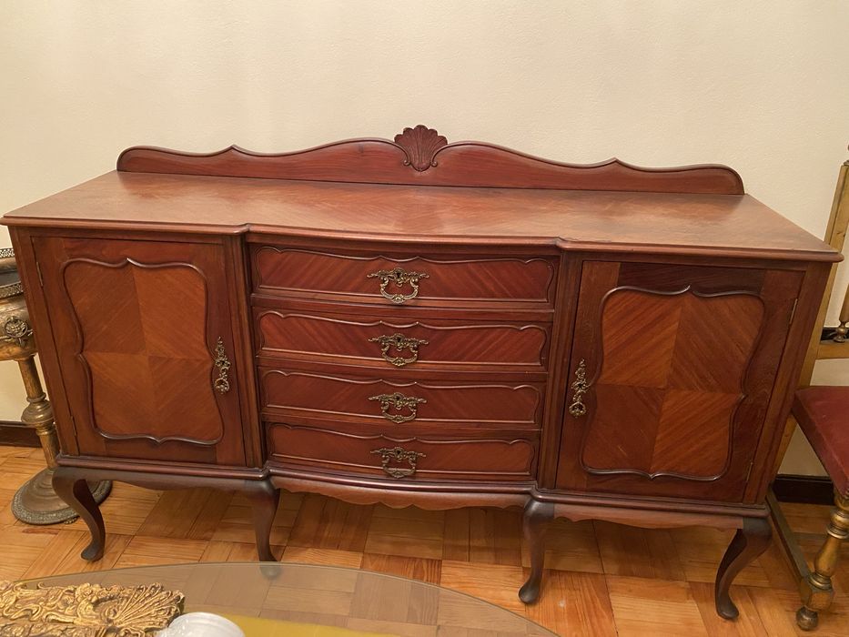 Aparador de Sala, com Prateleiras e Gavetas