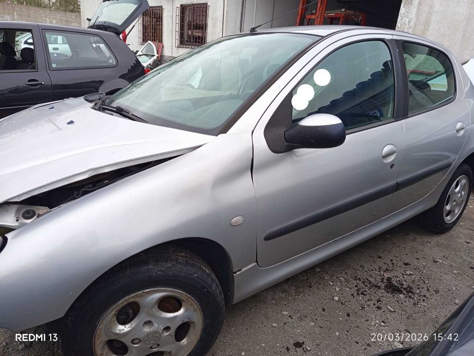 Para peças Peugeot 206 1.4 HDi Ano 2003