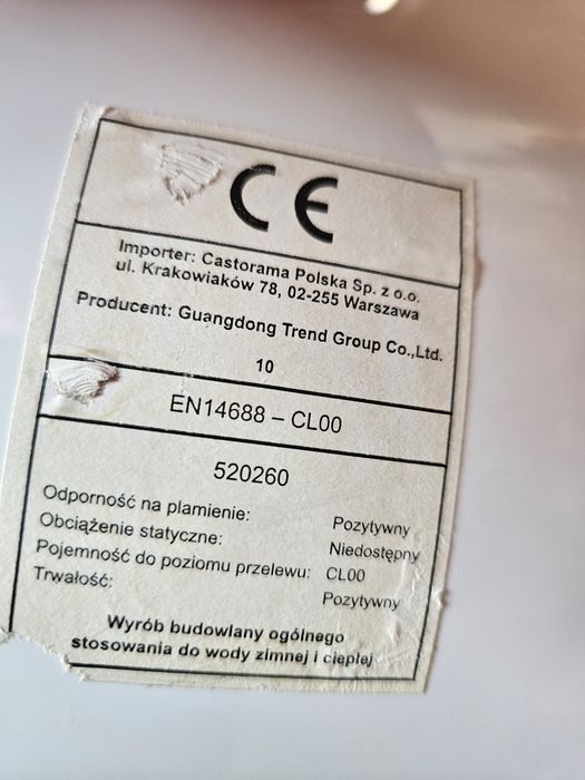 Umywalka nablatowa trójkątna