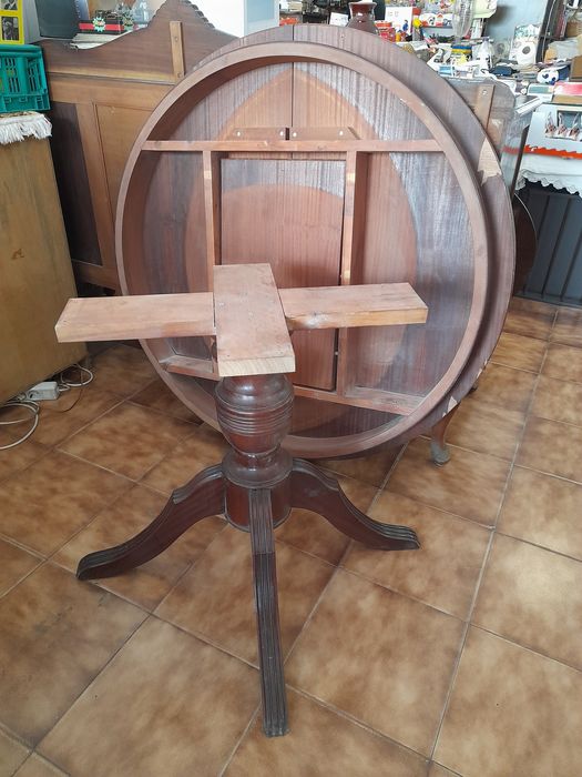 Mesa de madeira maciça redonda extensível em muito bom estado estilo Pé de Galo -  Preço ESPECIAL