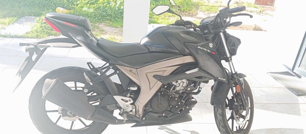 suzuki 125 preta