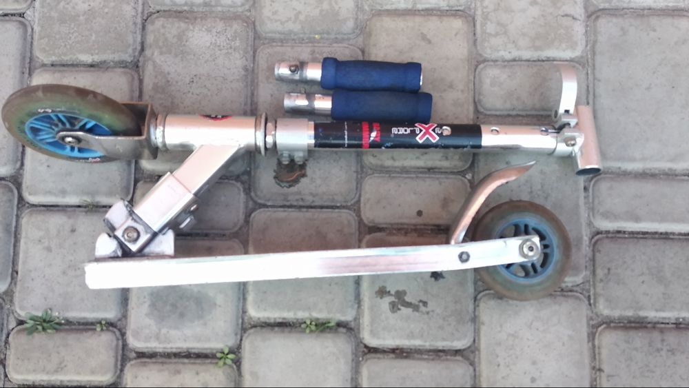 Дитячий самокат.