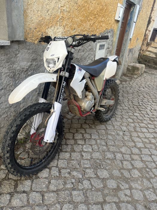 Vendo ou troco AJP PR3 125