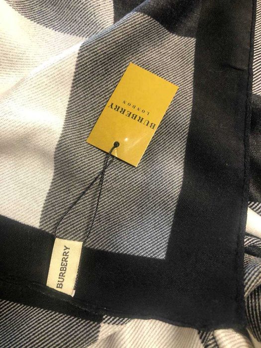 Платок Burberry в клетку бежевый с коробкой