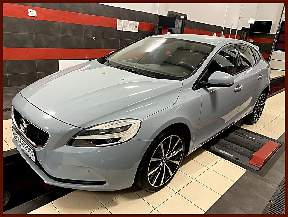Volvo V40 lift full led nawigacja czujniki parkowania podgrzewane fotele