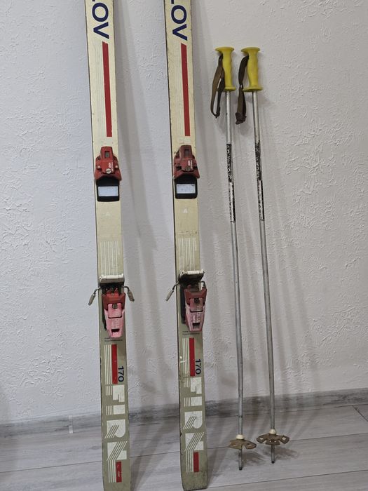 Narty SULOV CS 170 cm — vintage Czechosłowacja, wiązania Tyrolia, dekoracja/kolekcja