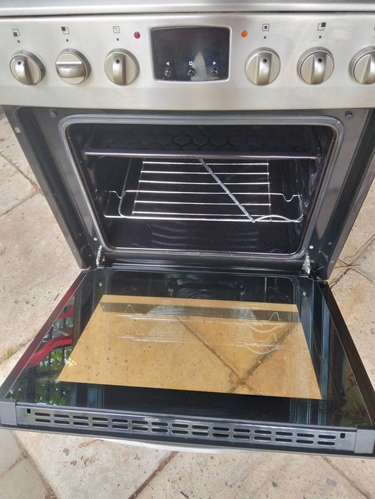 Kuchenka 60 gaz z butli.ładny stan