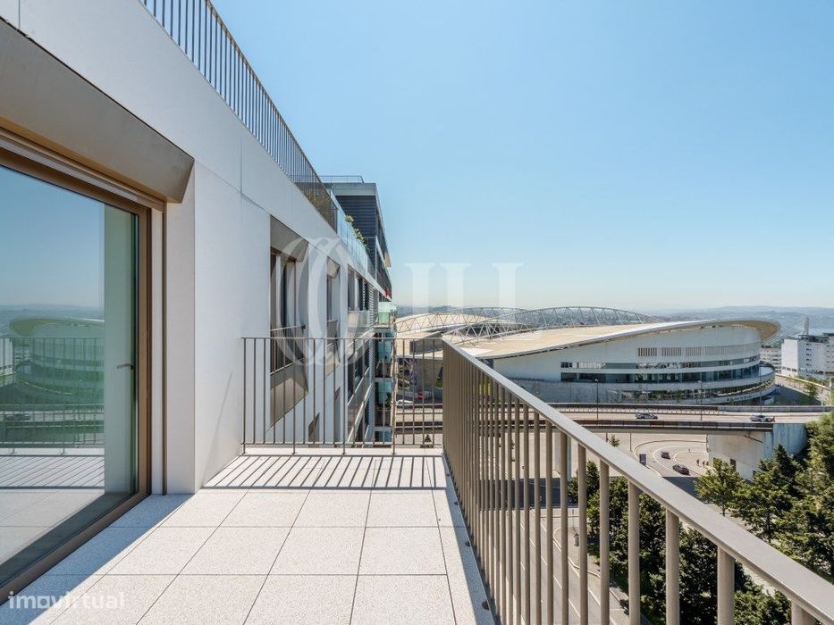 Apartamento T3 com garagem, nas Antas, Porto