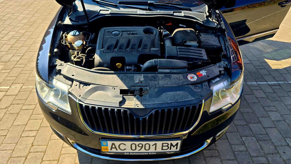 Авто Шкода Суперб 2011року з 1.6ТДІ, Чорний седан! 234тис пробігу.