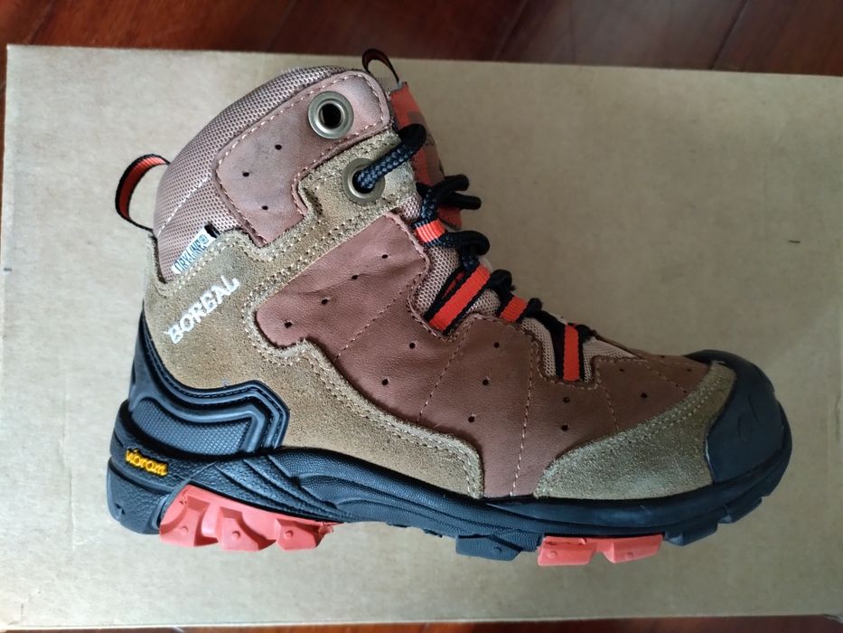 Botas Boreal - Caminhada Nevada, como novas, com 70% de desconto!!!