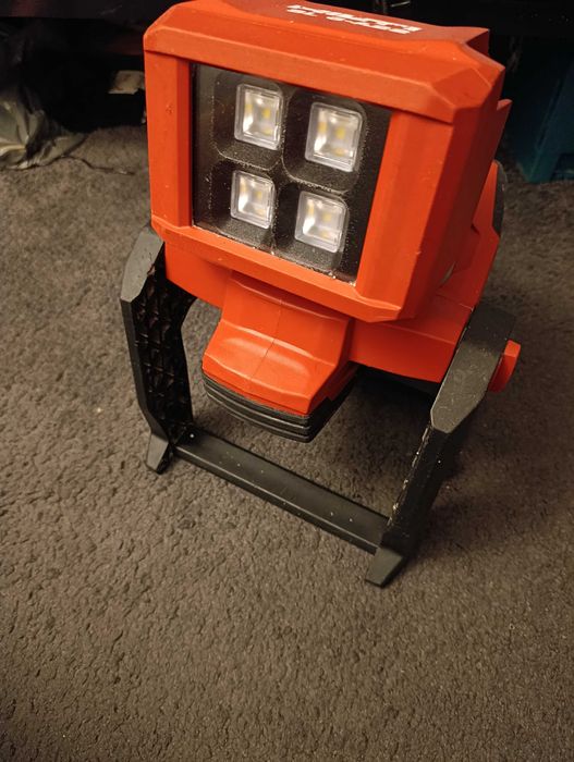 Hilti фонарь + батарея