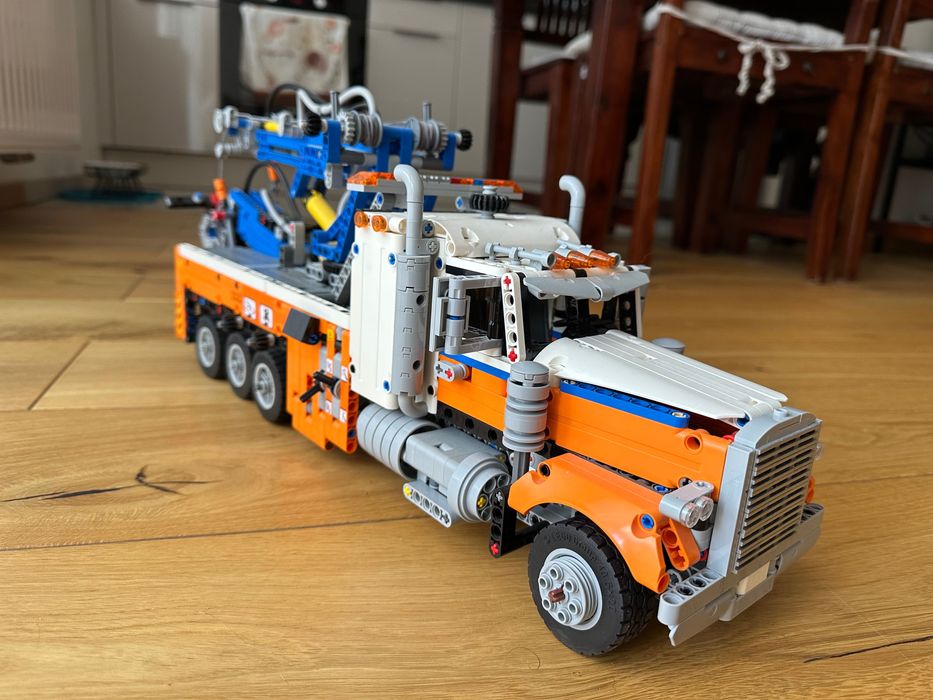 Klocki Lego Technic 42128 Pomoc drogowa. Bardzo dobry stan, klocki rozłożone