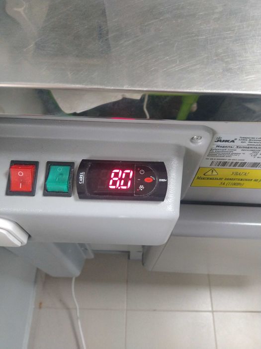 Холодильна вітрина Juka SGL 190