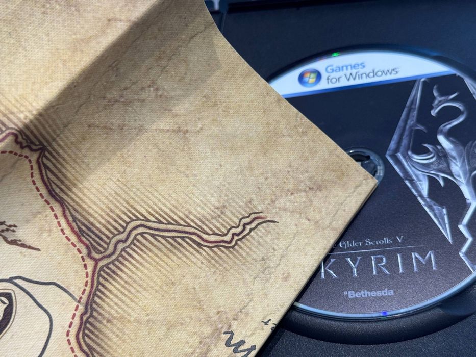 Диск Комплект The Elders Scrolls Skyrim Лицензия в отличном состоянии