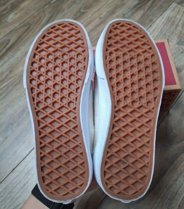 Vans rozmiar 32 na rzep , kolor krem z bielą