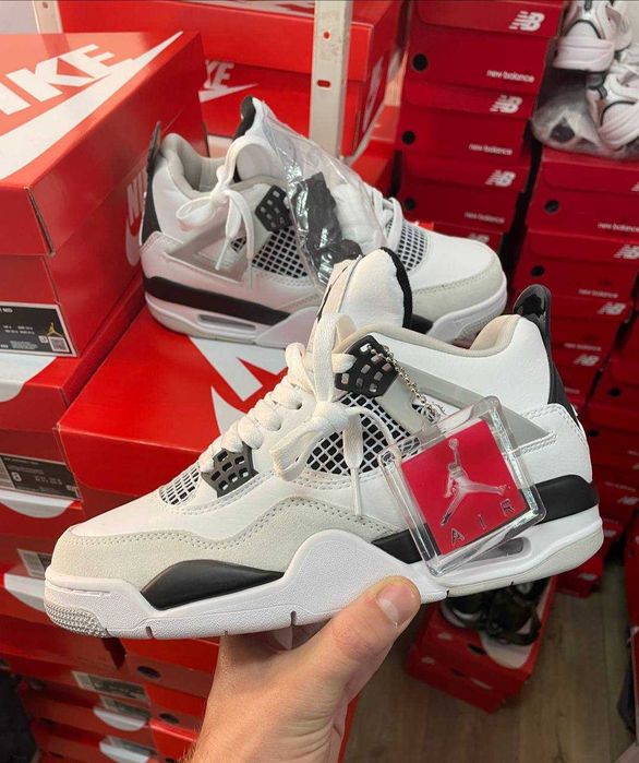 Женские кроссовки Nike Air Jordan 4 "Military" Размеры 36-41