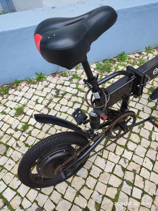 Bicicleta elétrica com suspensão