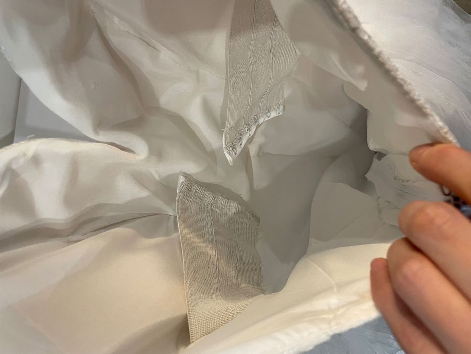 suknia ślubna śnieżnobiała z tiulem 3D