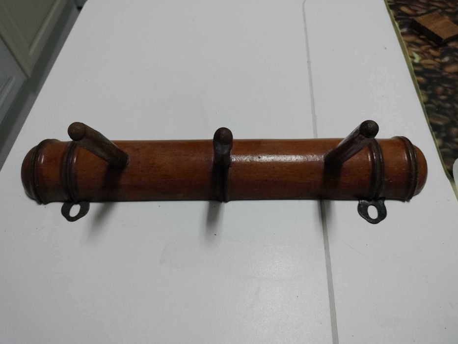 Peças em madeira (antiga) para suporte de artigos de Cozinha.