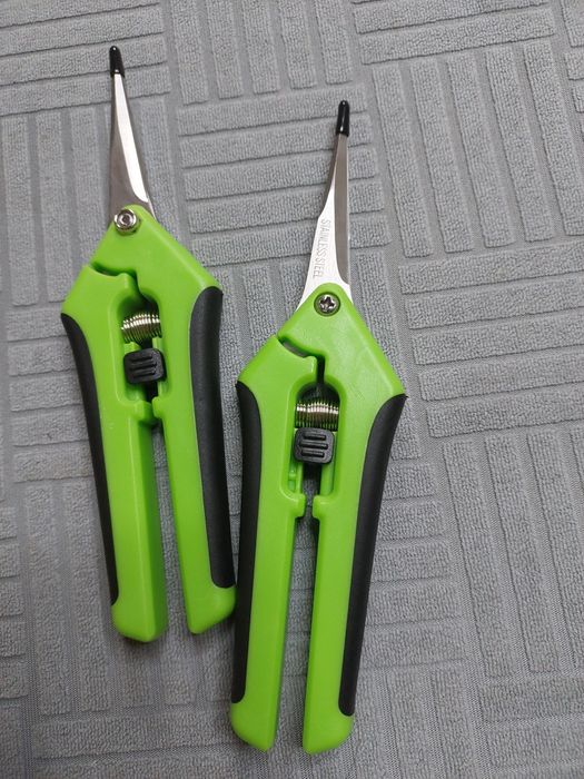 Садові ножиці з пружиною