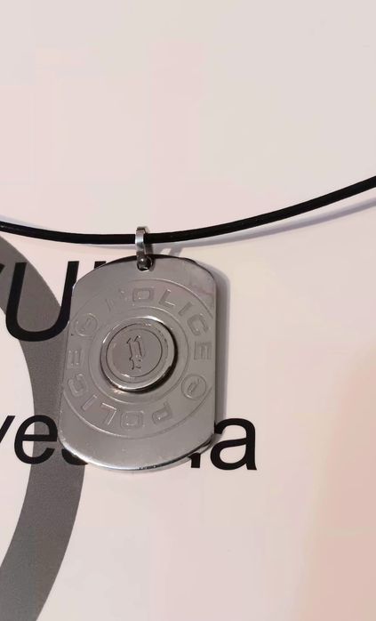 Colares  fios aço da marca Police