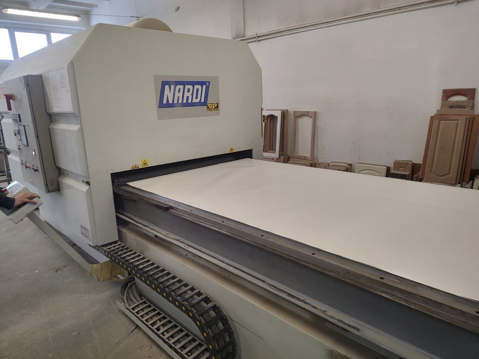 Prasa próżniowo membranowa Nardi Eco -M do frontów meblowych .
