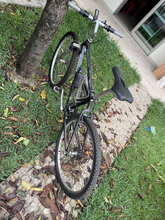 Bicicleta desportiva para adulto