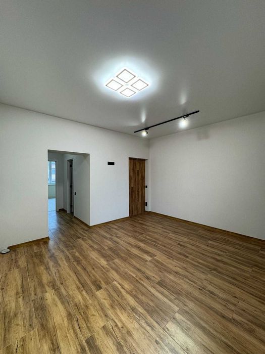 Продається 2-кімнатна з ремонтом