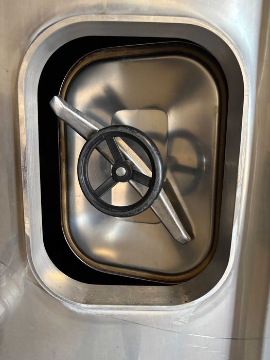 Cubas INOX 5,100 litros cada + Estrutura de Apoio