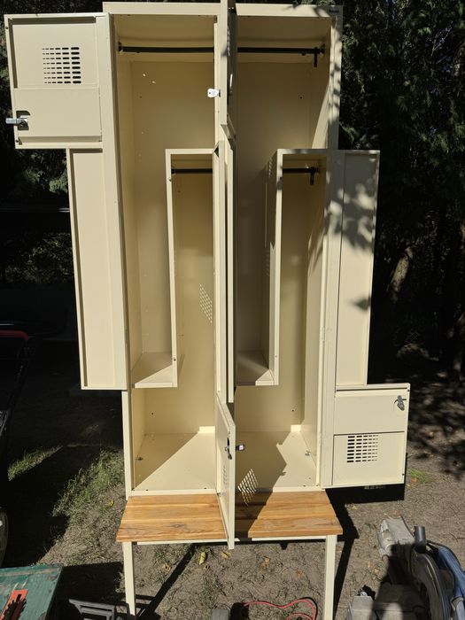 4 Szafki pracownicze z siedziskiem do szatni