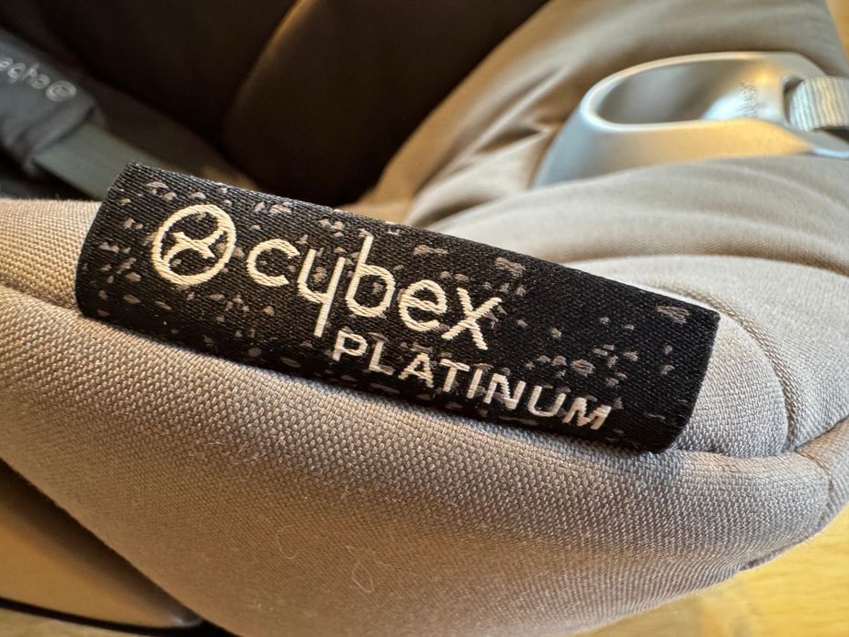 2 Foteliki z linii Cybex Platinium, Cloud Z i Sirona