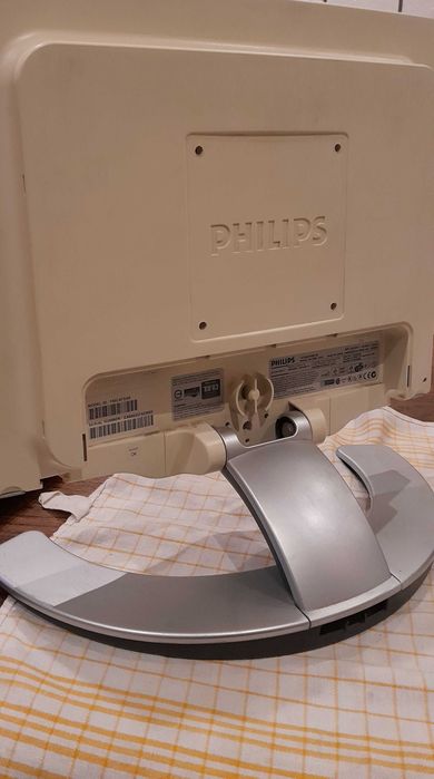 Philips - mały (chyba 14") sprawny monitorek , bez badpixeli
