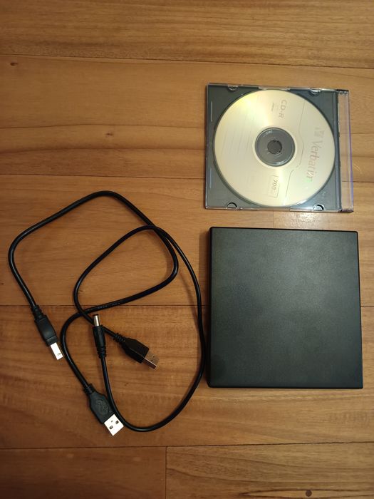 Zewnętrzny napęd CD/DVD z kompletem kabli