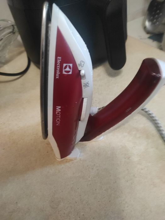Дорожный утюг Electrolux
